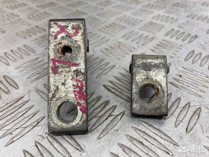 Б/У петля двери передний левый Volkswagen Touareg