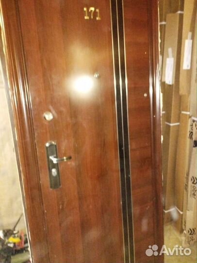 Дверь входная металлическая правая бу