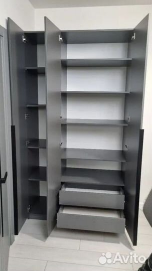 Шкаф распашной с полками