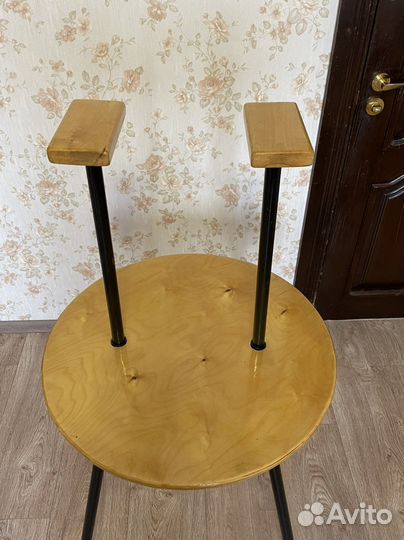 Стол со стойками для акробатики