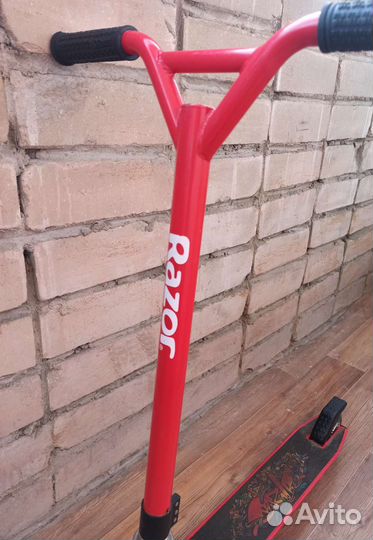 Самокат для трюков Razor Beast