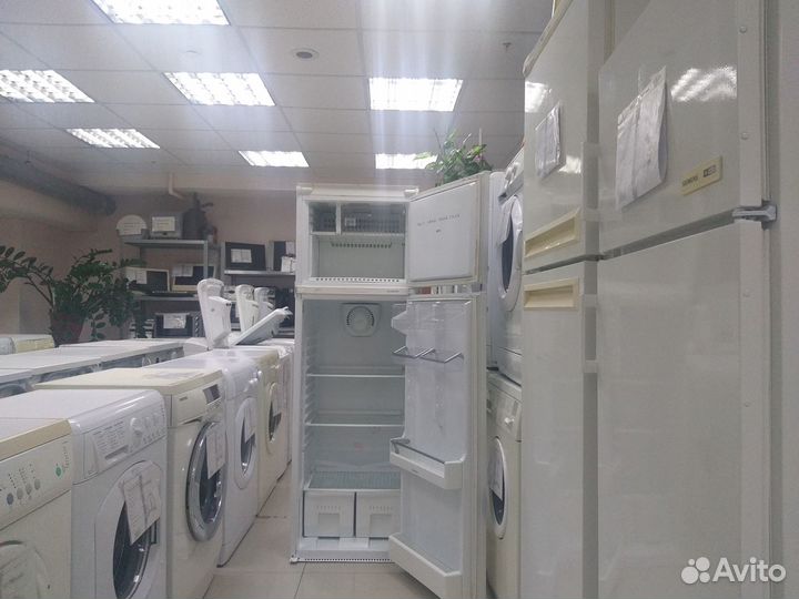 Холодильник бу Ariston