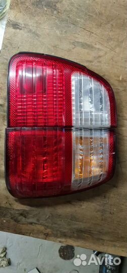 Фонари задние правые Lexus LX 470