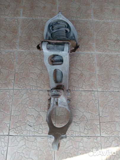 Передняя правая стойка на пежо 407 2.0