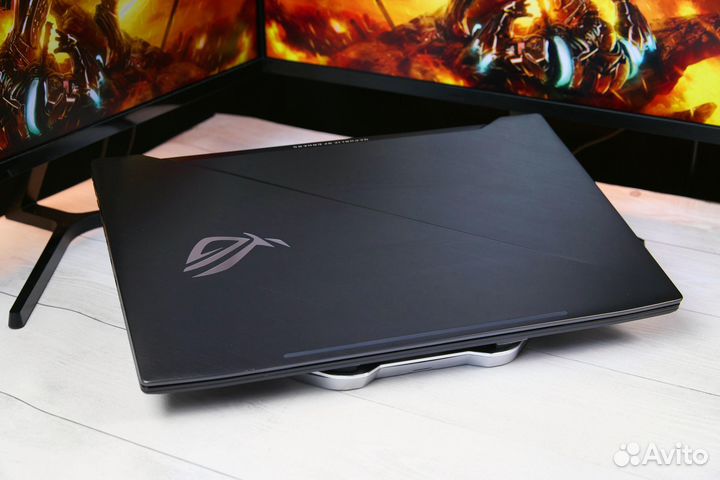 Ноутбук Asus ROG для игр / Core i7 / 1050 Ti