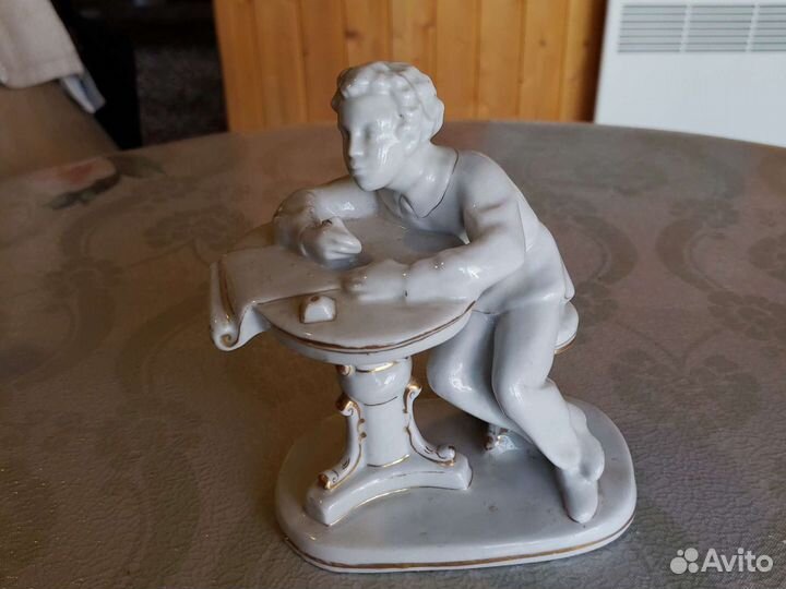 Фарфоровая статуэтка Пушкин