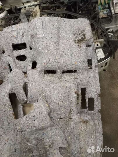 Шумоизоляция пола Skoda Yeti 2011