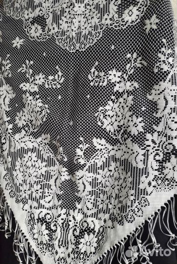 Шаль ажурная с бахромой СССР