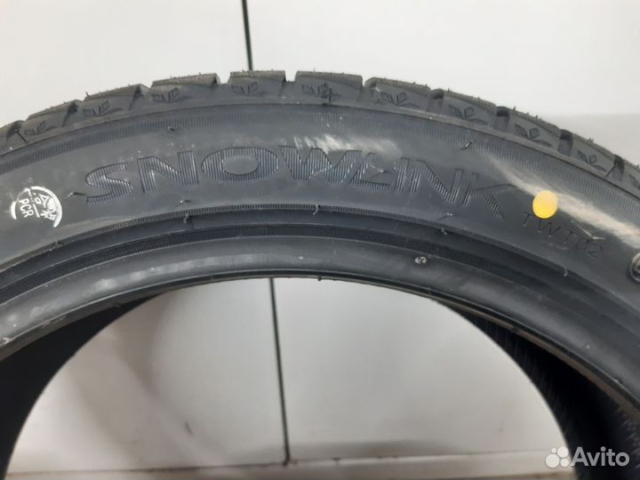 Triangle PL02 225/45 R18