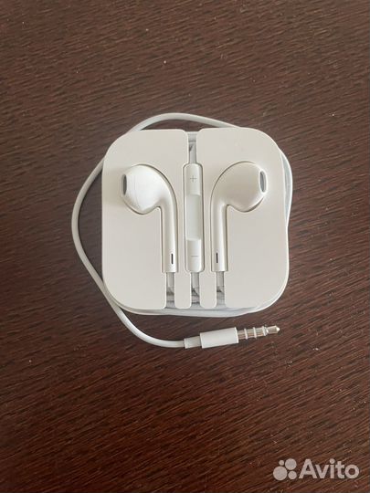 Проводные наушники