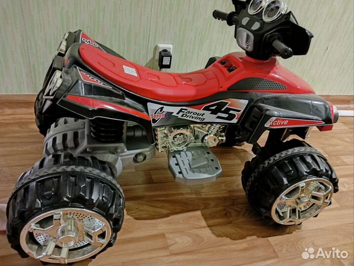 Детский квадроцикл на аккумуляторе