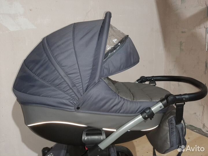 Самая легкая коляск 2 в 1 как новая. zippy