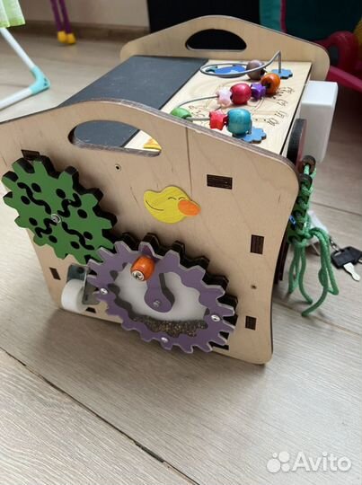 Бизиборд домик