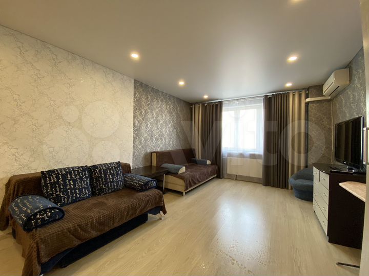 2-к. квартира, 65 м², 2/13 эт.