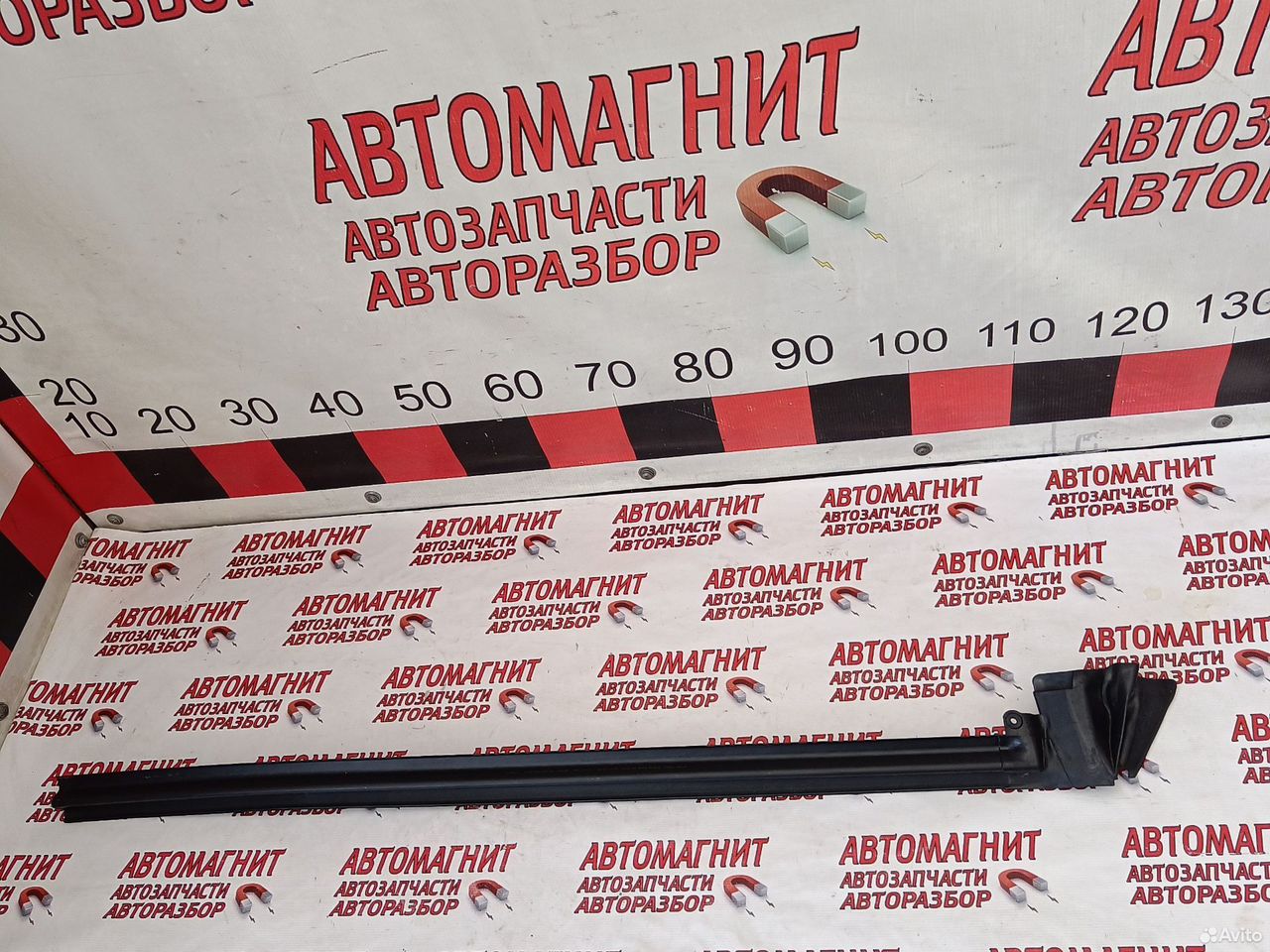 Уплотнитель стекла левый Форд Мустанг 6