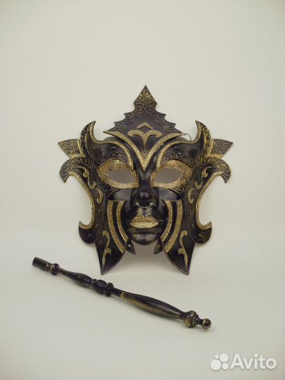 Венецианская карнавальная маска