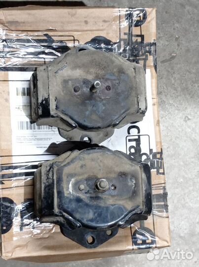 Подушка двигателя