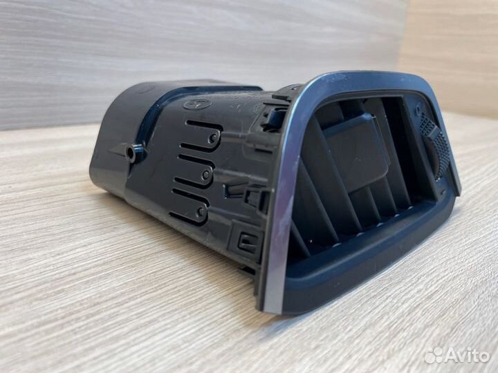 Воздушный дефлектор салона левый LADA X-Ray