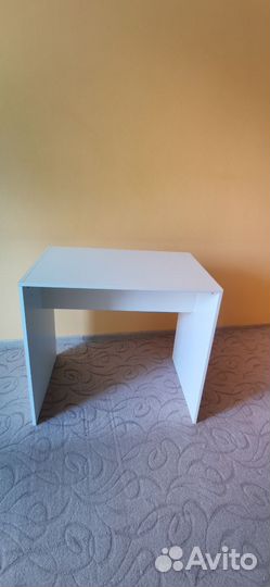 Письменный стол для школьника белый