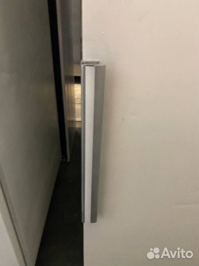 Холодильный шкаф