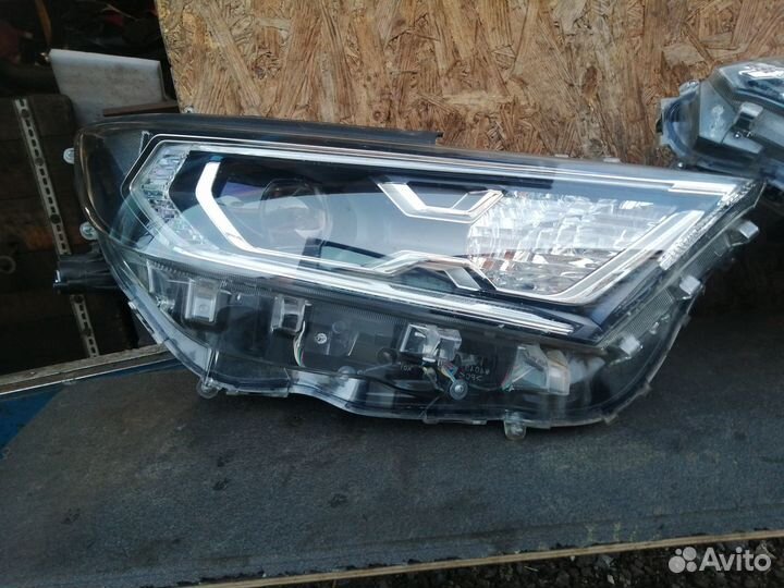 Фара передняя LED Toyota Rav4 XA50