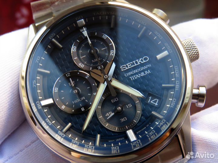 Титановые часы Seiko с изогнутым стеклом