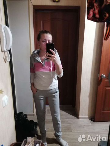 2 женских костюма