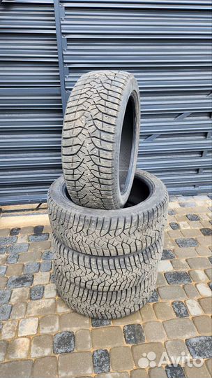 Bridgestone Blizzak Spike-02 SUV 245/45 R19 102T