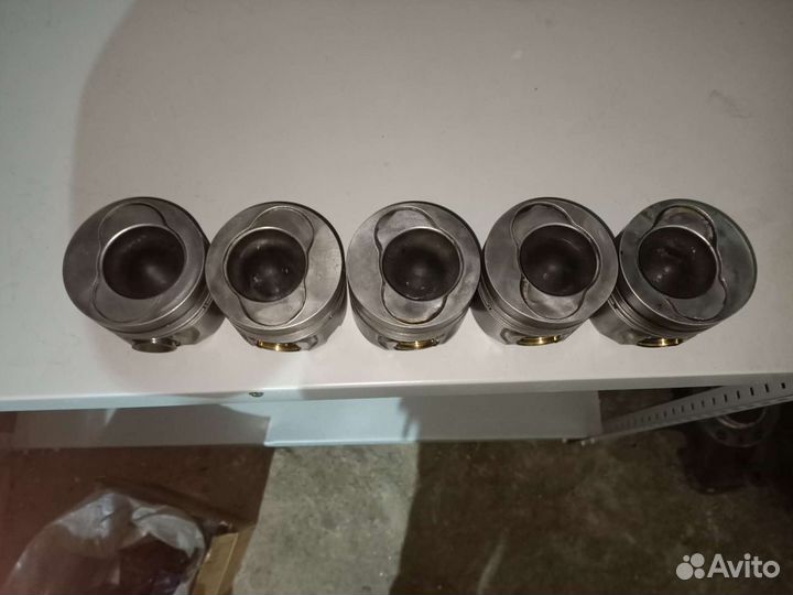 Поршень 000 5шт VW-crafter мотор 2,5 (BJM)