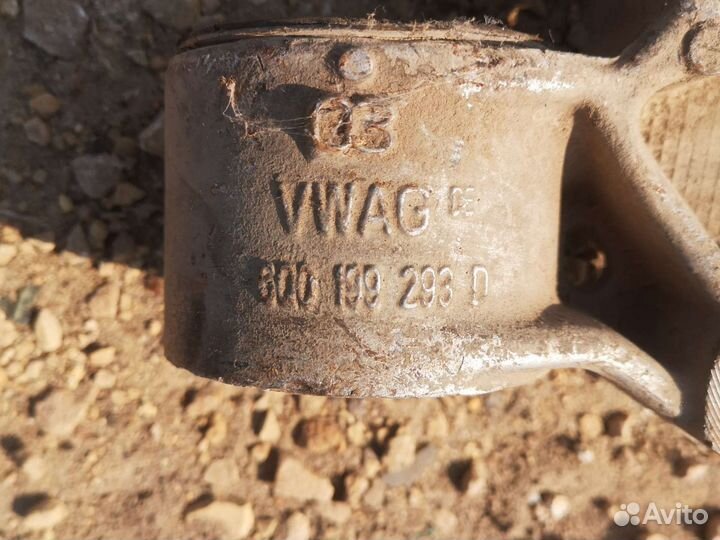 Рычаг левый Skoda Fabia 1