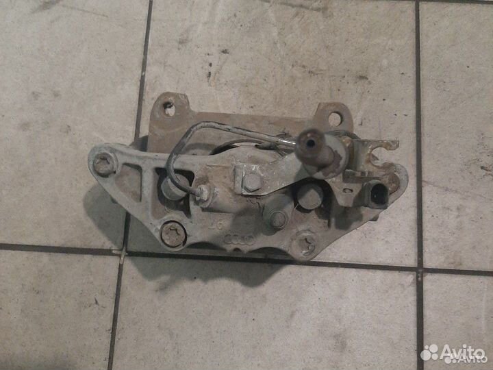 Тормозной суппорт передний правый Audi а6 с6