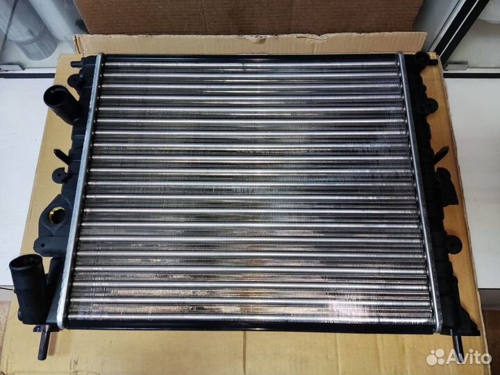Радиатор охлаждения renault Logan/Sandero