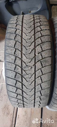 Minerva S220 Ice Plus 215/45 R17
