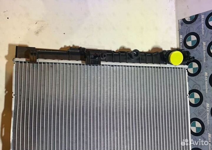 Радиатор охлаждения двигателя бмв