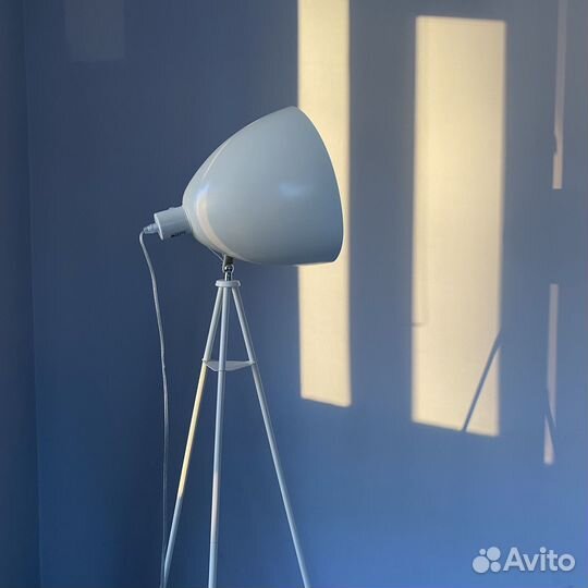 Лампа напольная