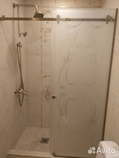 Неподвижное ограждение в душ