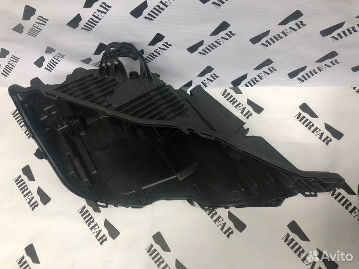 Правый корпус фары Volvo XC60 2017-2022 Full LED