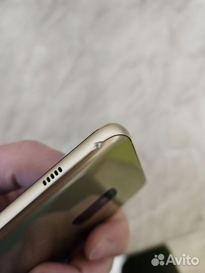 Samsung Galaxy A8+, 4/32 ГБ