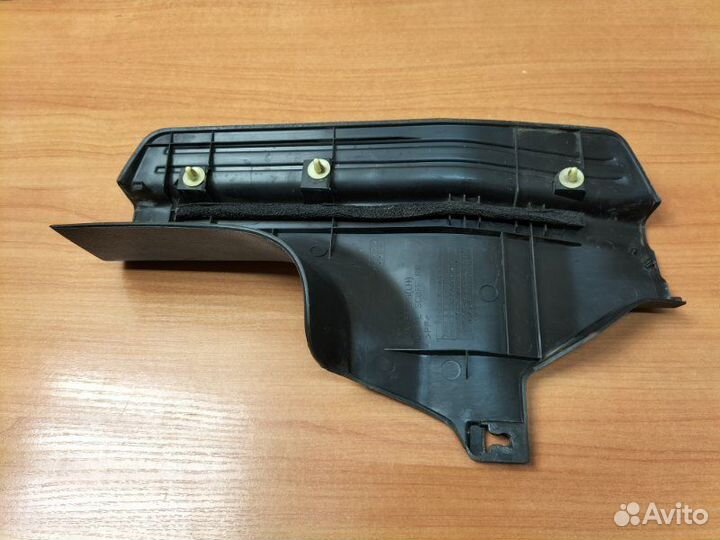 Накладка порога внутренняя задняя левая Mitsubishi