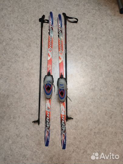 Беговые лыжи140см, ботинки 34р, палки 120 см