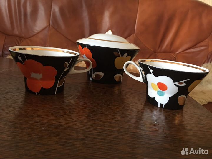 Чашки Маки на черном Дулево, тарелка Буды 37 г