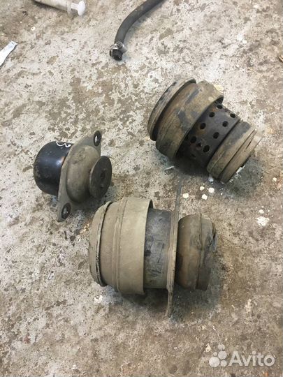 Опоры двигателя гольф 3, пассат 4