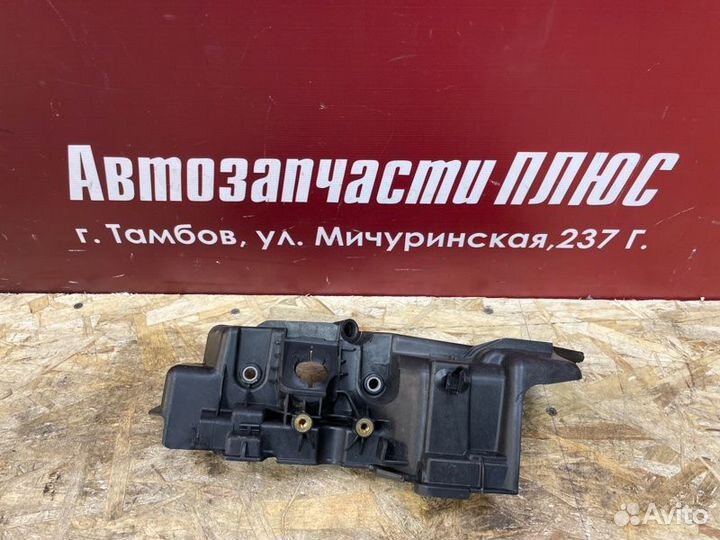 Крышка двигателя Renault Duster