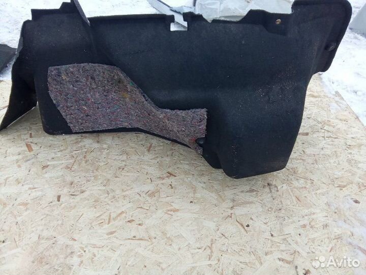 Обшивка багажника задняя левая Honda Civic R18A2