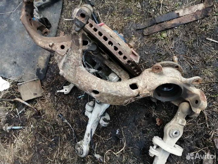 Кулак поворотный передний левый, правый Audi A8 D2