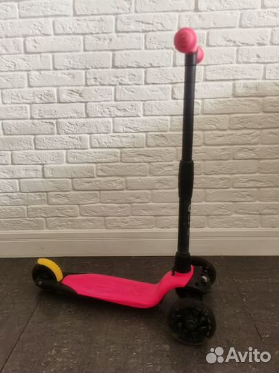 Самокат трехколесный
