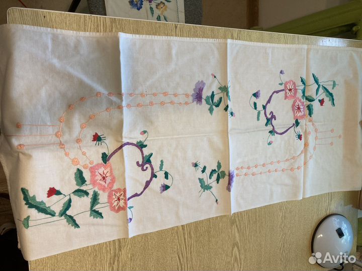 Рушники, подзор, салфетки гладью