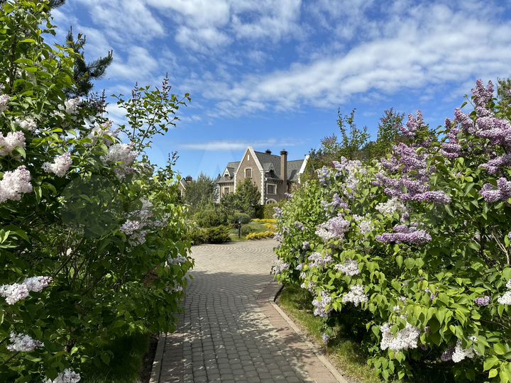 Коттедж 217 м² на участке 10 сот.