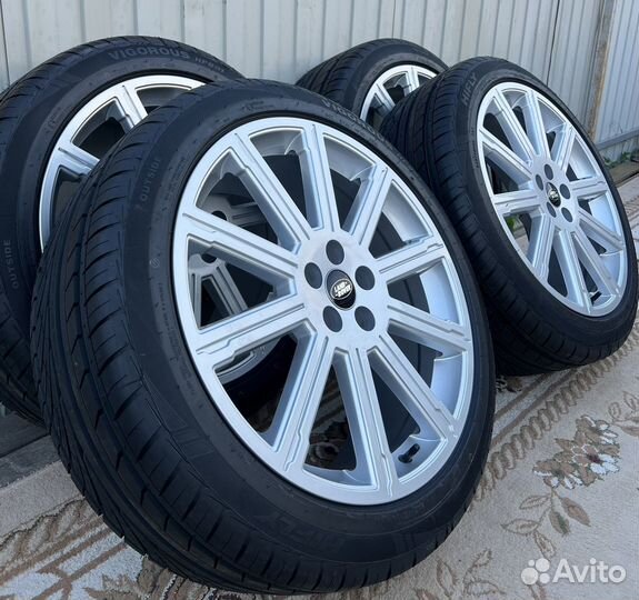 R20 Arivo Ultra ARZ5 245/45, PCD 5x108 DIA 63.4