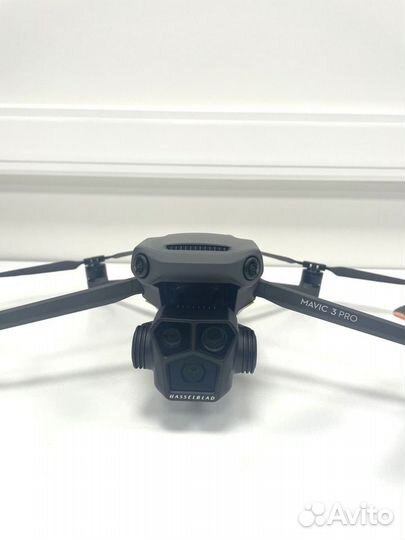 Квадрокоптер дрон DJI Mavic 3 Pro